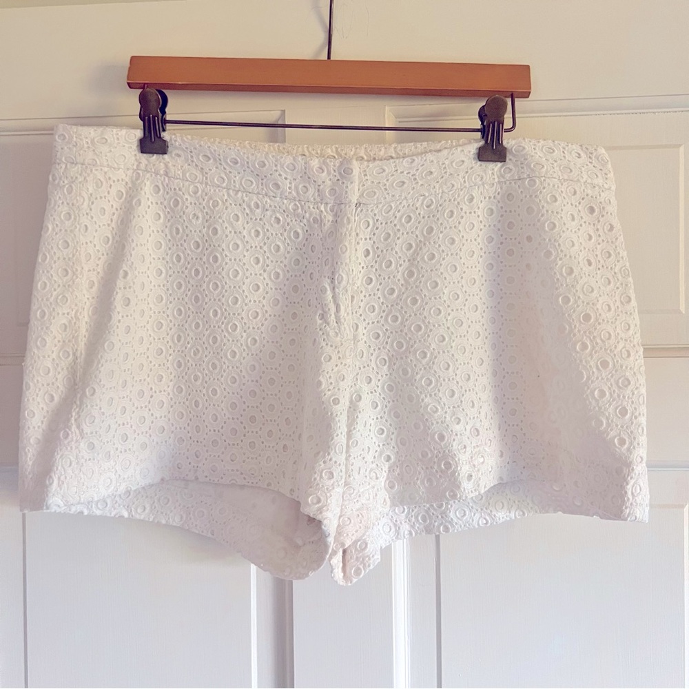 Stylish white Crown and Ivy shorts size 14.